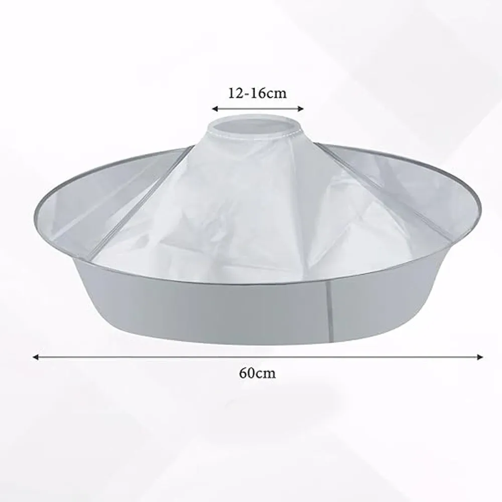 Cape de coiffure imperméable portée lors d'une coupe