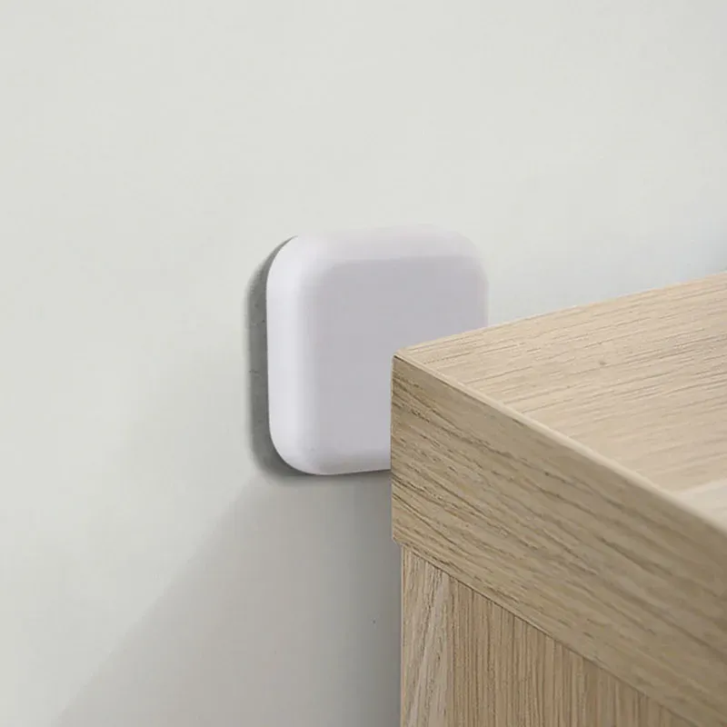 Butoir de porte en silicone installé sur une poignée