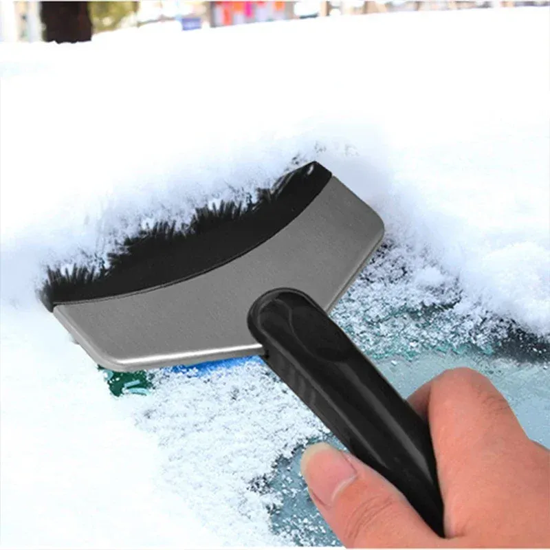 Accessoire de déneigement pour pare-brise