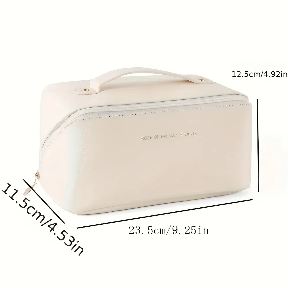 Sac cosmétique élégant, ambiance lifestyle
