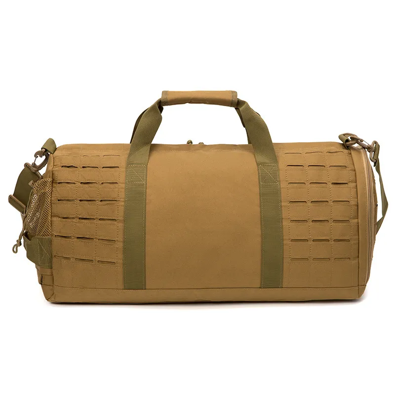 Sac de sport porté en extérieur