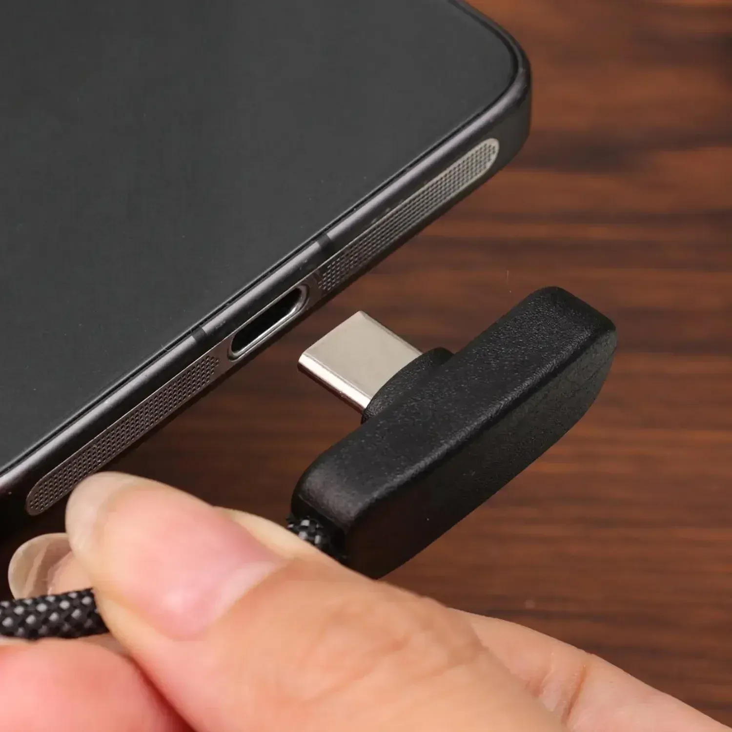 Câble USB-C à 90 degrés, finition