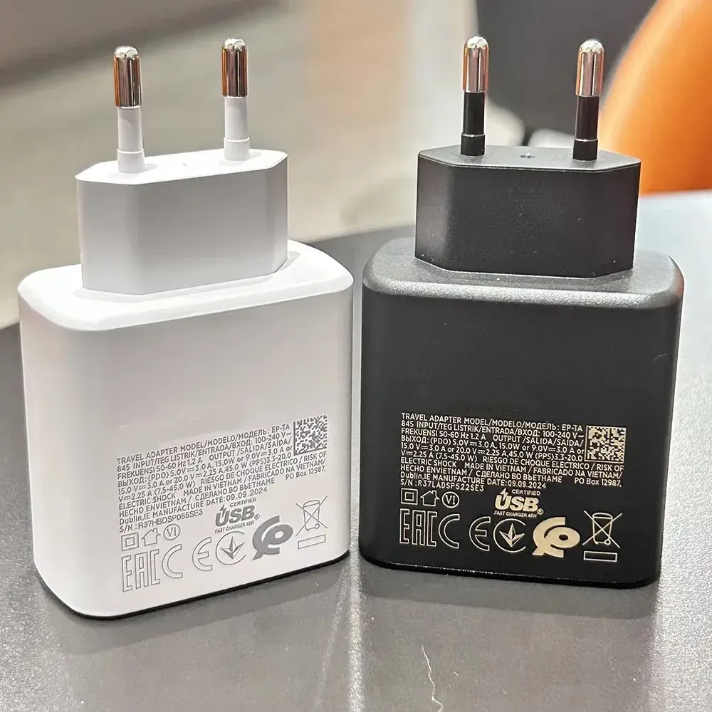 Chargeur rapide Samsung 45W, détail du design