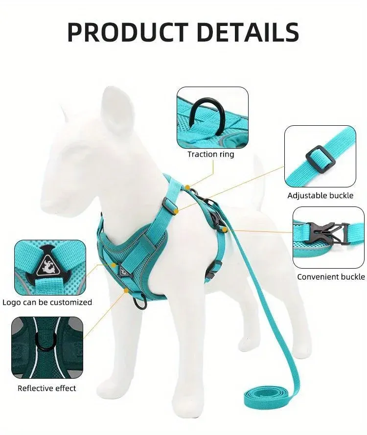 Gilet réglable pour animal de compagnie porté par un petit chien