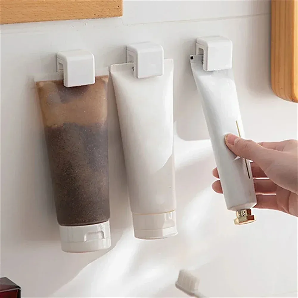 Porte-brosse à dents mural dans un intérieur contemporain