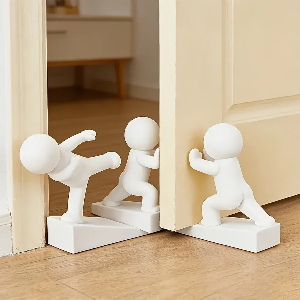 Butée de porte blanche installée dans un intérieur moderne