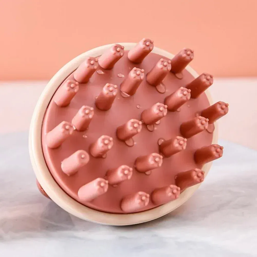 Brosse de massage en action sous la douche