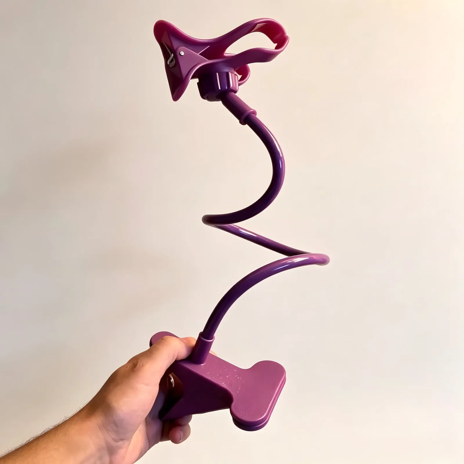 Support de téléphone sur un bureau