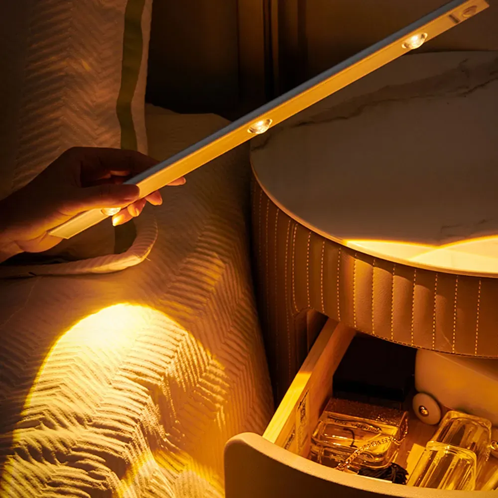 Veilleuse LED ultra-fine sans fil avec détecteur de mouvement, rechargeable par USB, pour éclairage d'armoire, de cuisine et de chambre 4