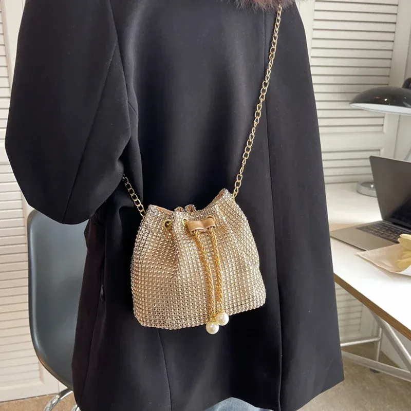 Sac seau femme, la touche finale de votre tenue