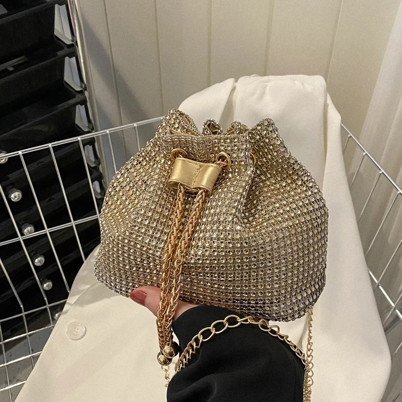 Sac bandoulière seau pour un style affirmé