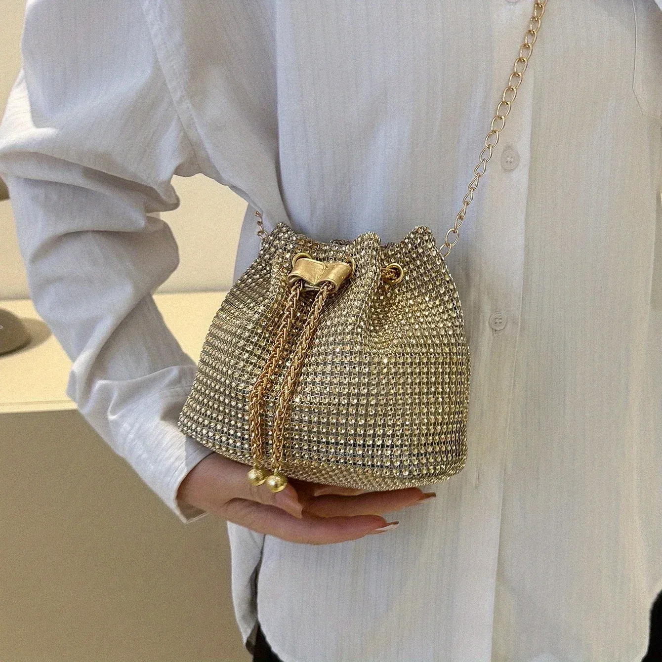 Sac seau pour femme, style moderne et raffiné