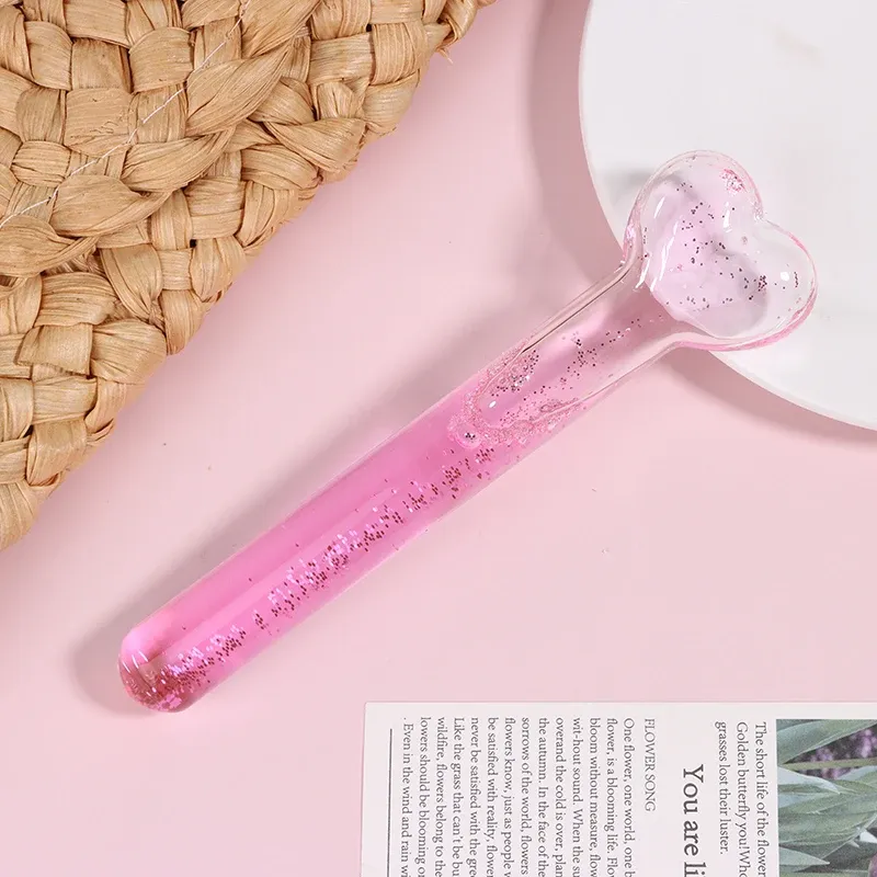 Rouleau de glace en forme de cœur en utilisation