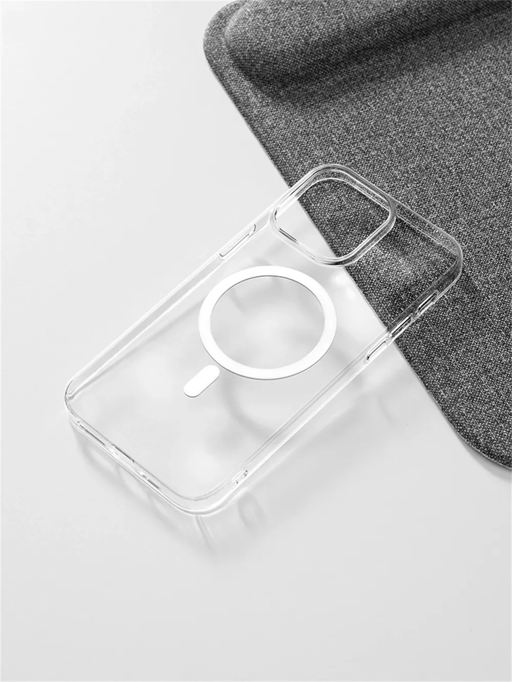 Coque magnétique transparente pour iPhone, vue de face