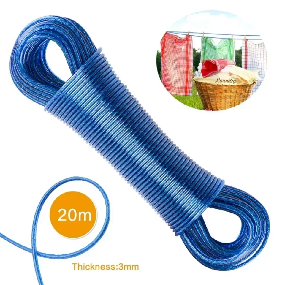 Corde à linge en acier installée en extérieur