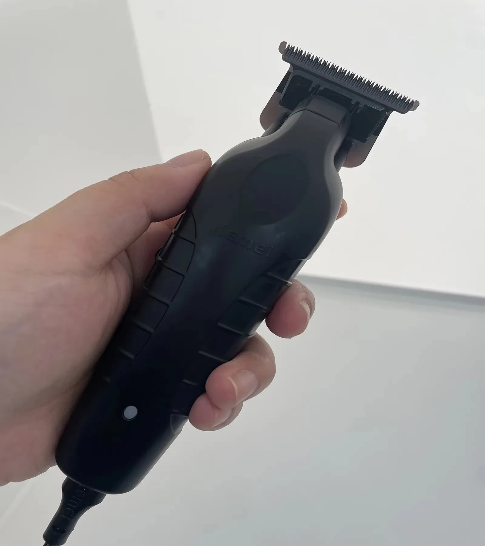Tondeuse Kemei KM-2299 lames et ergonomie