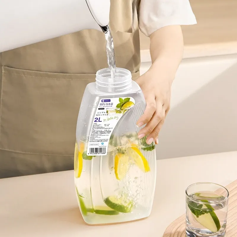 Pichet d'eau froide, esthétique épurée