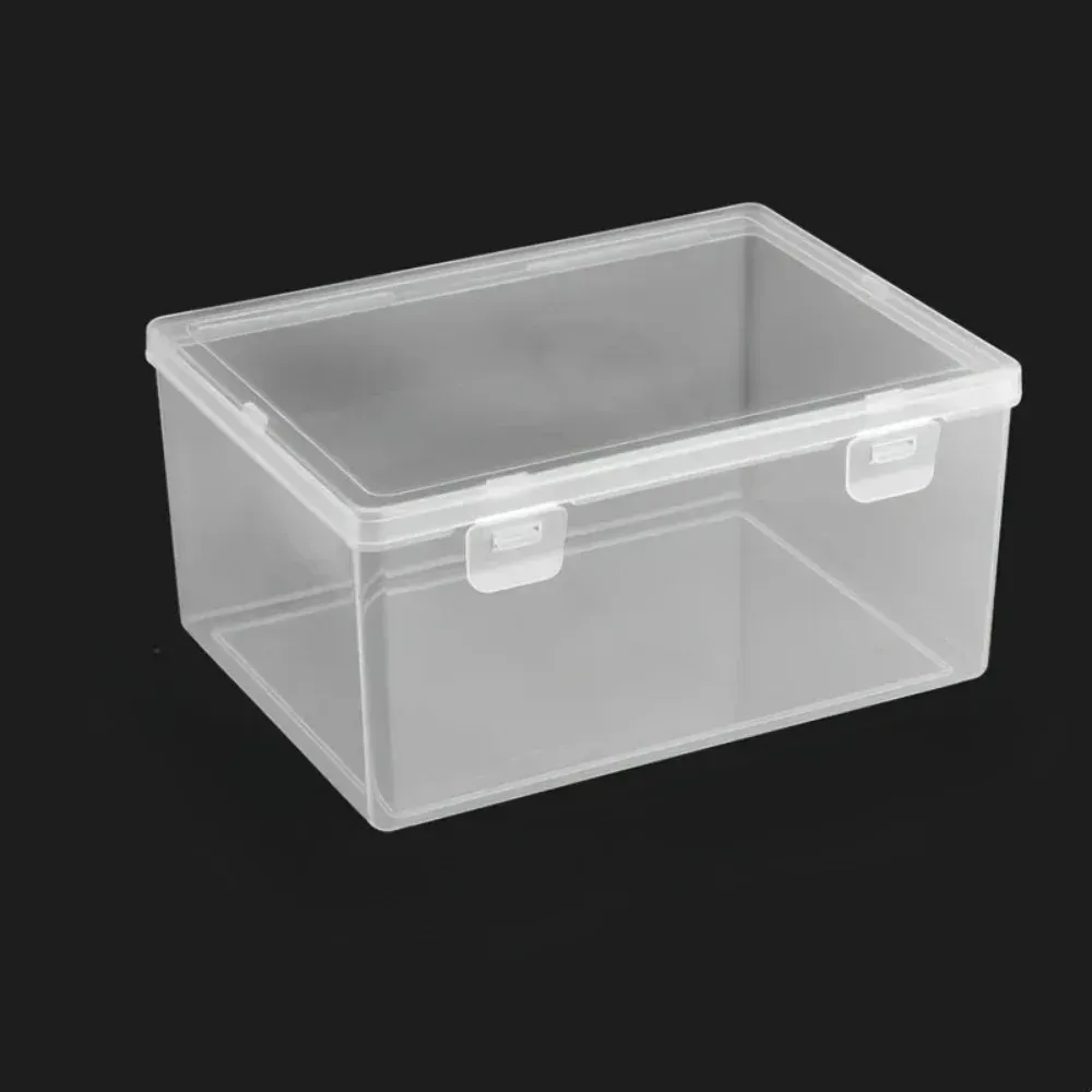 Boîte de rangement transparente dans un intérieur