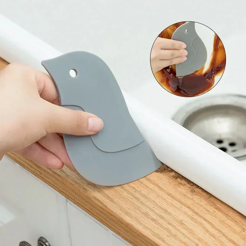 Racloir en silicone en situation d'utilisation en cuisine