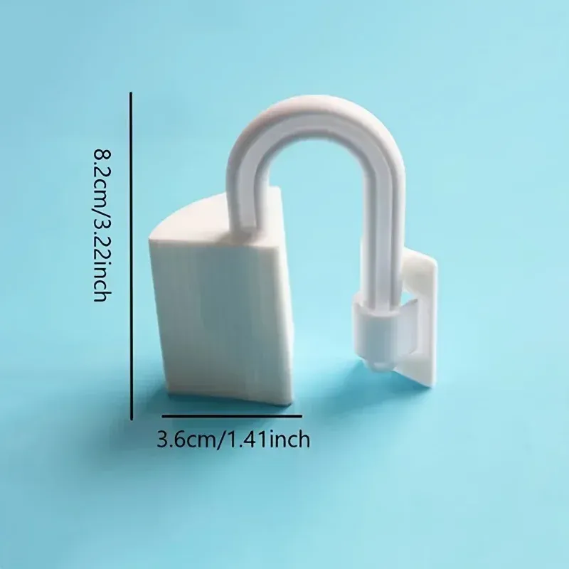 Bloque-porte anti-pincement installé sur une porte