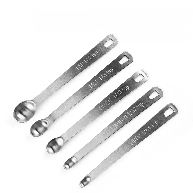 Mini cuillères doseuses, finition soignée