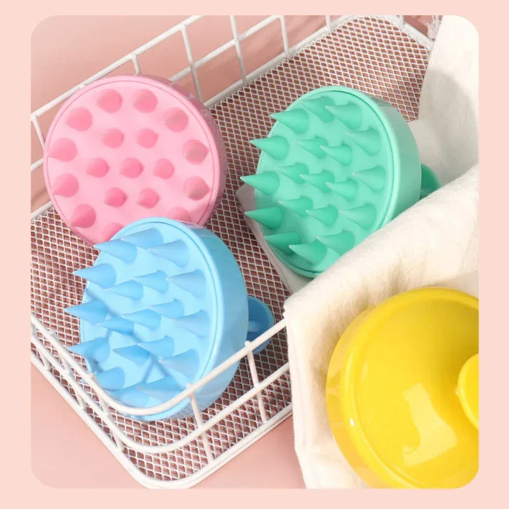 Gros plan sur les picots en silicone du peigne