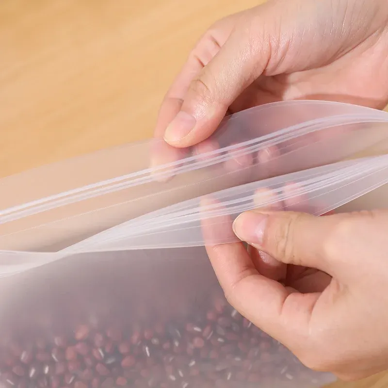 Conteneurs de stockage alimentaire en silicone, lot de 2, sacs de congélation réutilisables étanches et hermétiques, pochettes à fermeture zippée pour une fraîcheur préservée 4
