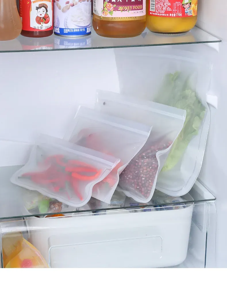 Sac en silicone rempli d'aliments frais