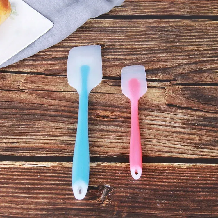 Spatule translucide en silicone, mise en scène