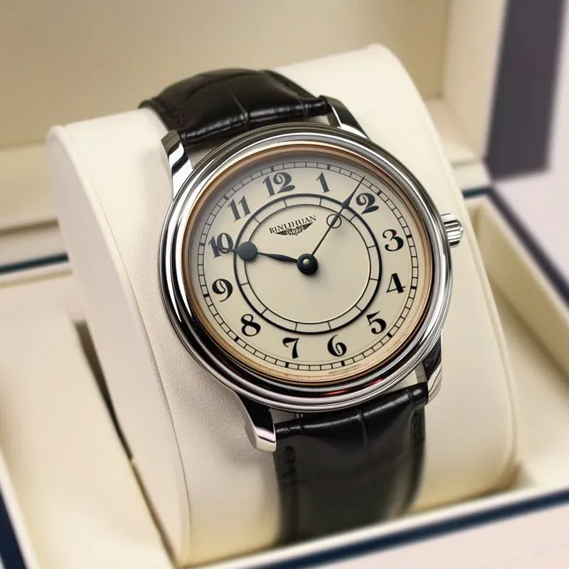 Montre homme de luxe vue de profil
