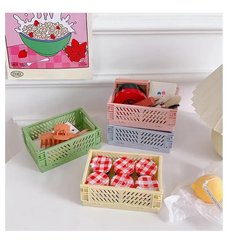 Vue rapprochée des paniers de rangement colorés