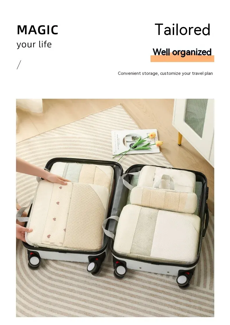 Cubes de compression rangés dans une valise