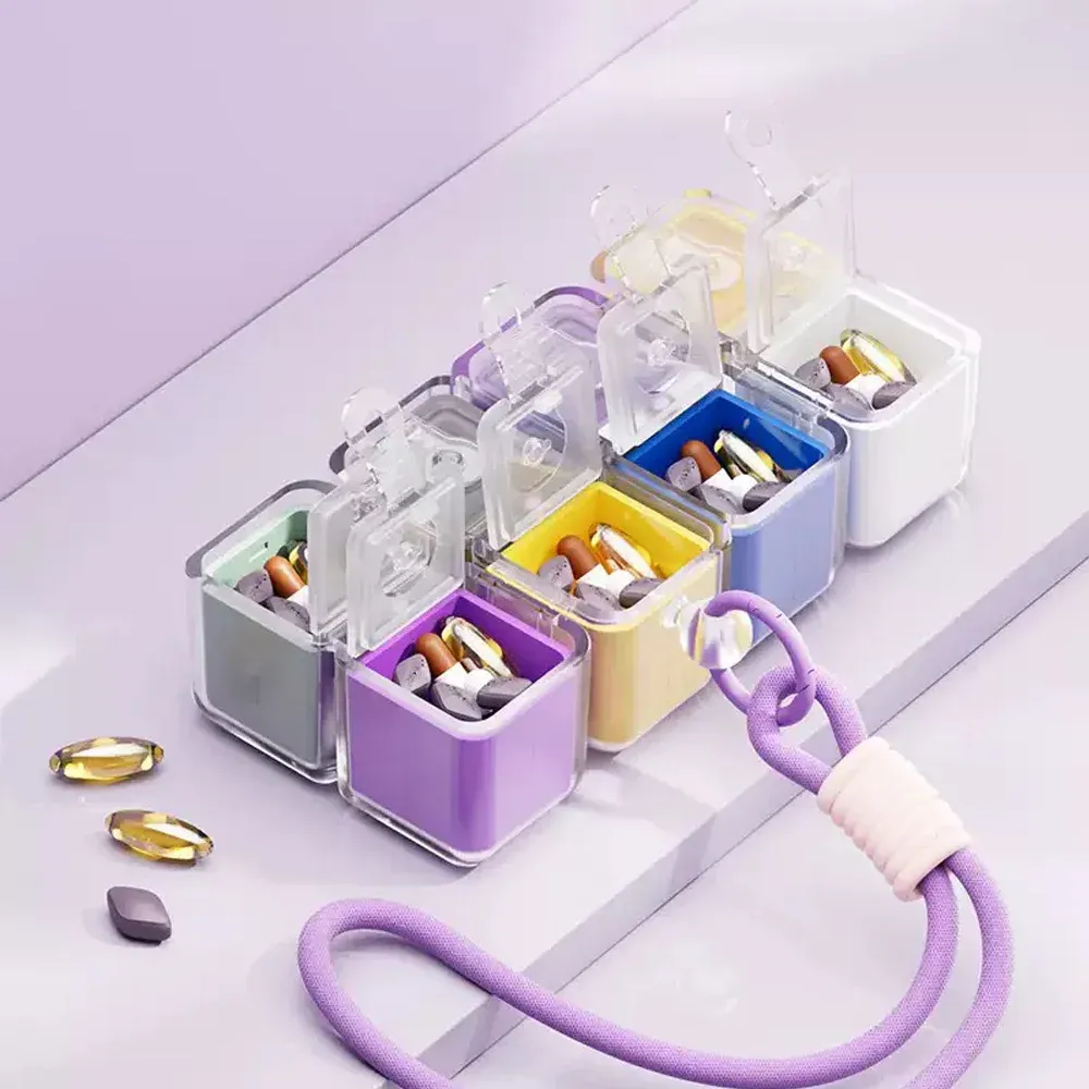 Pilulier en forme de Rubik's Cube, portable et étanche, 7 jours 5