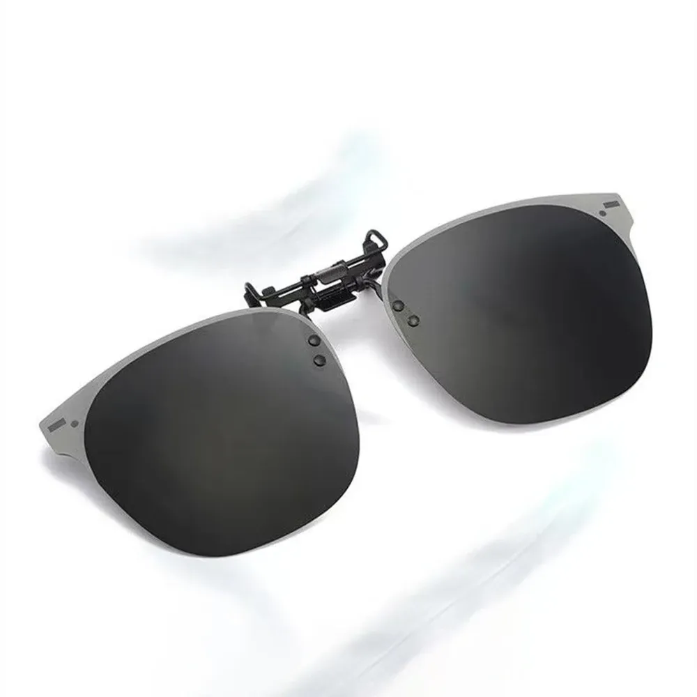 Clip rabattable pour lunettes, vue de profil