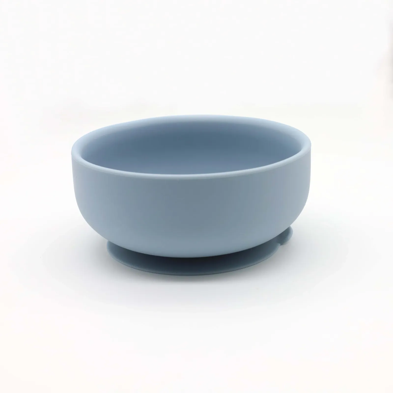 Bol et cuillère pour bébé en situation de repas