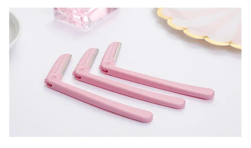 Utilisation de la tondeuse à sourcils au quotidien