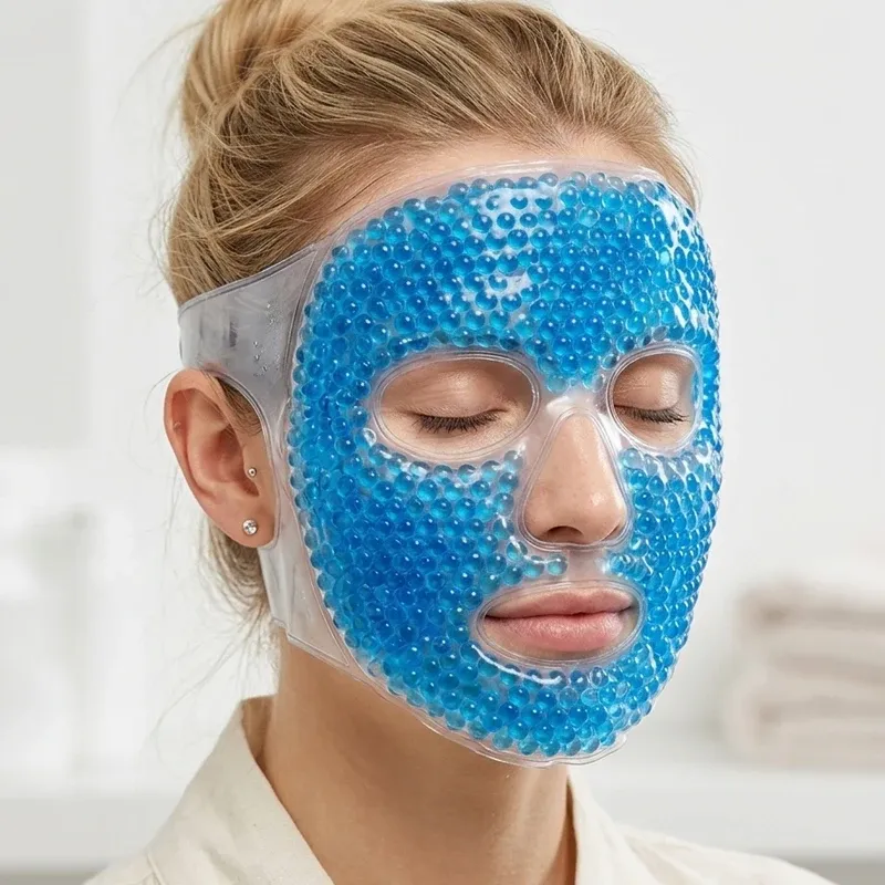 Masque pour les yeux en gel utilisé pendant une séance de yoga