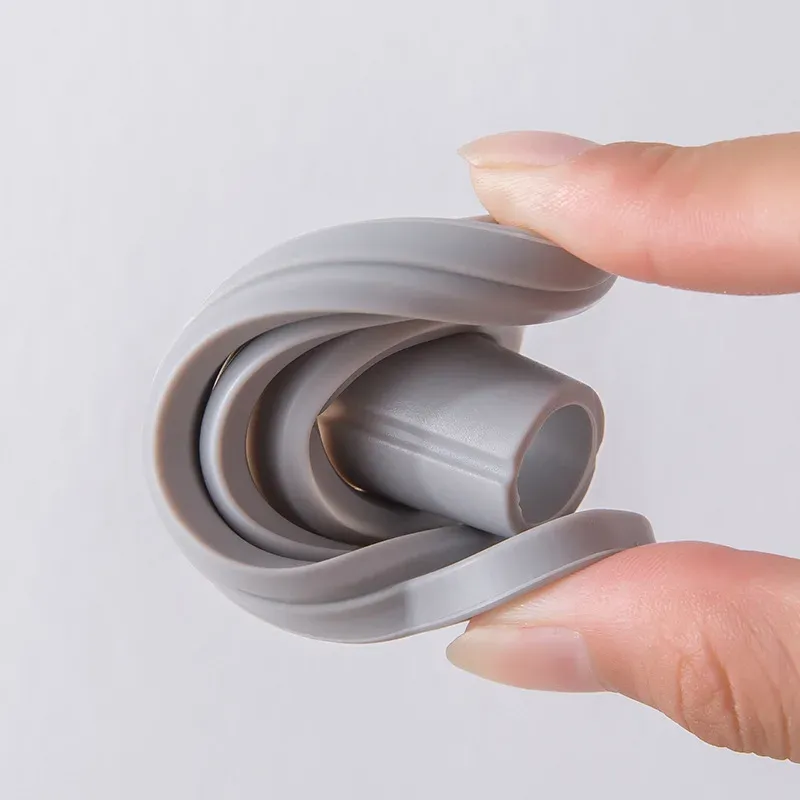 Entonnoir pliable et portable en silicone pour le transfert de liquides, d'huile et de poudre, idéal pour le remplissage de bouteilles en cuisine 4