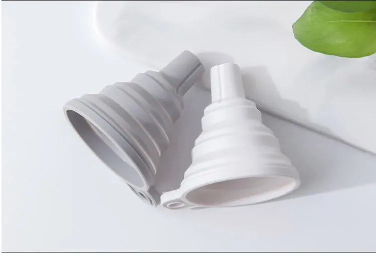 Entonnoir pliable replié pour le rangement