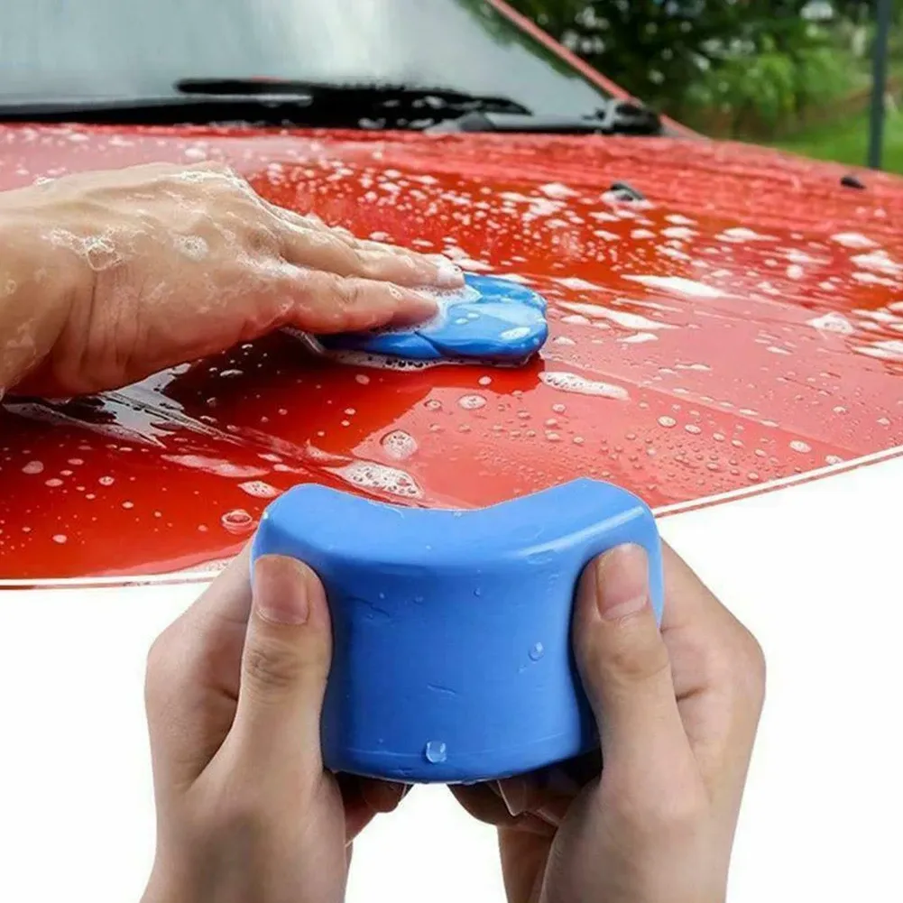 Détail de la barre de nettoyage en argile sur carrosserie