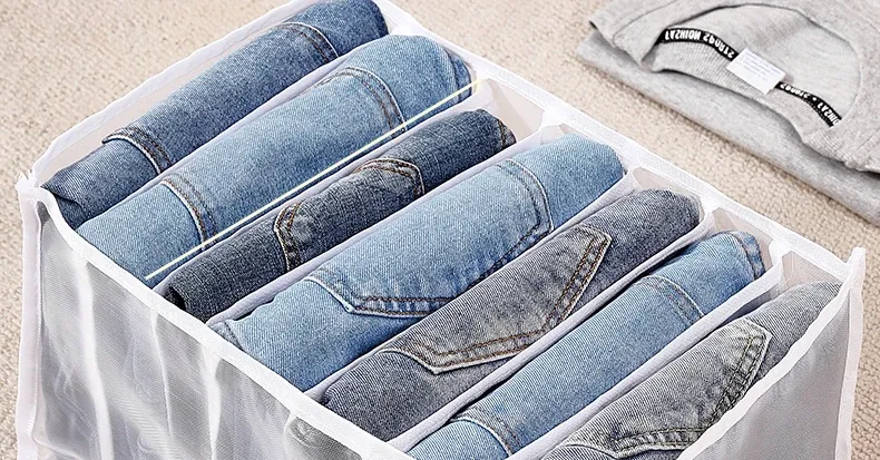 Organiseur de tiroir utilisé pour ranger des vêtements