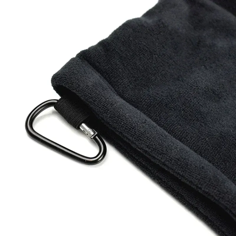 Serviette de golf en situation sur le parcours