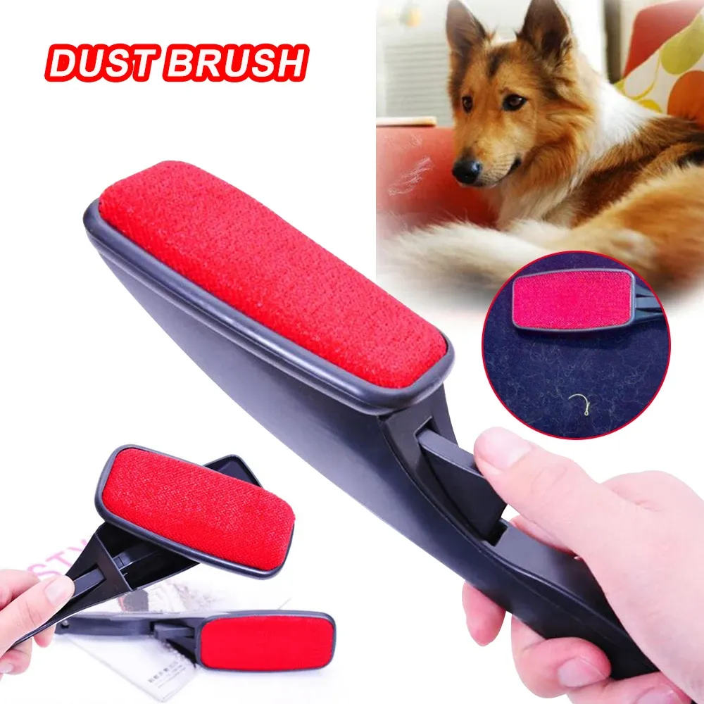 Brosse magique anti-poussière en situation d'utilisation