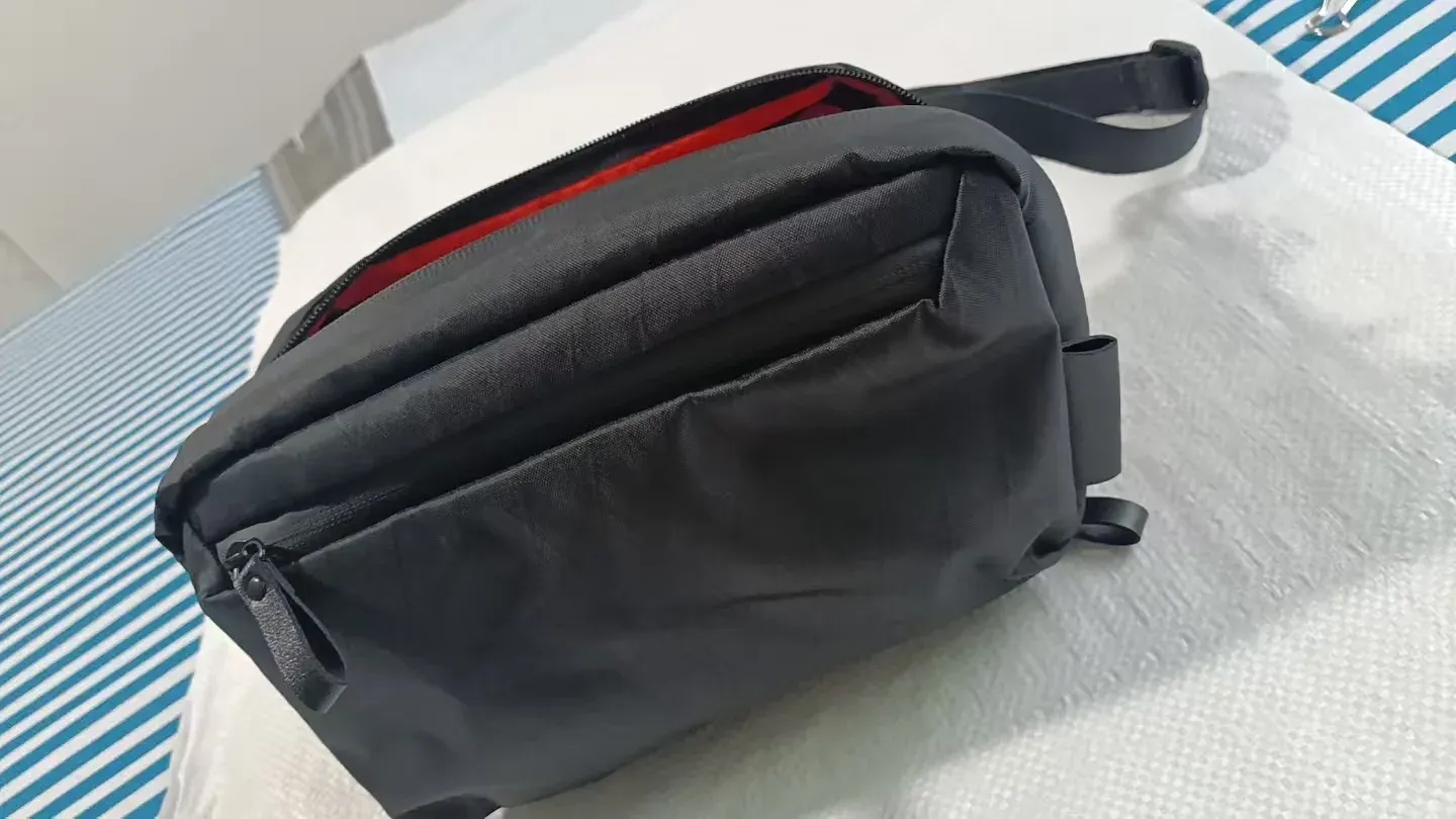 Sac bandoulière organisateur de voyage, en voyage