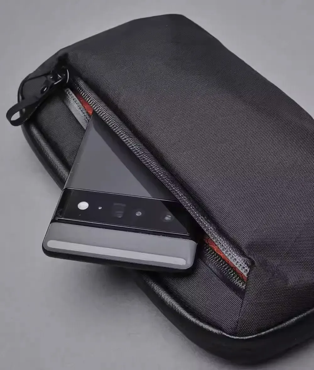 Sac bandoulière organisateur de voyage, détail du design