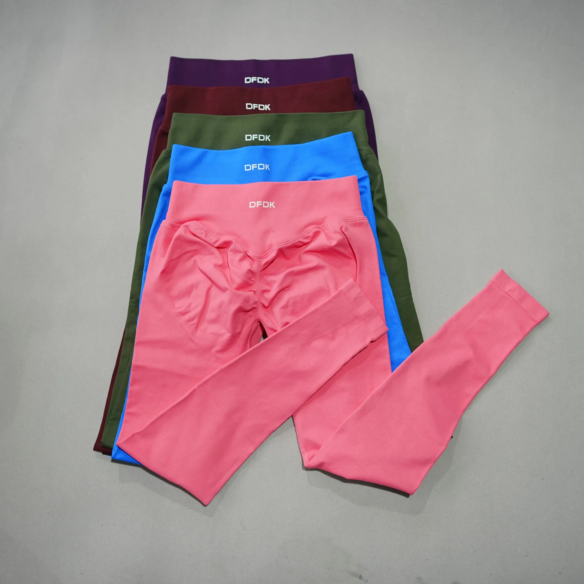 Leggings de yoga sans couture taille haute pour femme DFDK, effet push-up, pantalon de sport gainant pour la course et l'entraînement 3