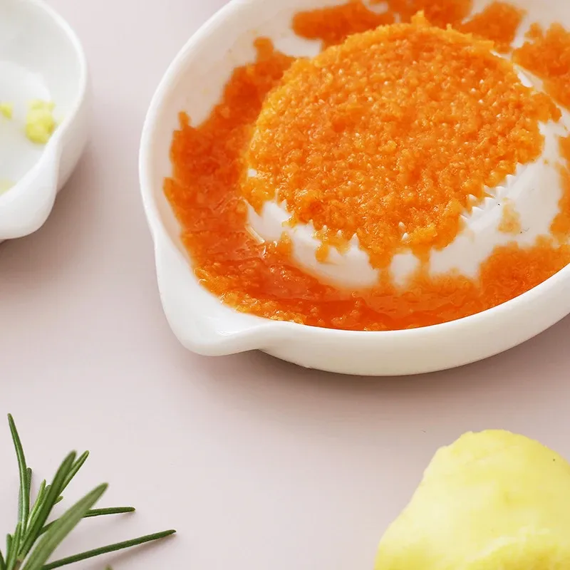 Râpe à gingembre en céramique blanche, ambiance cuisine
