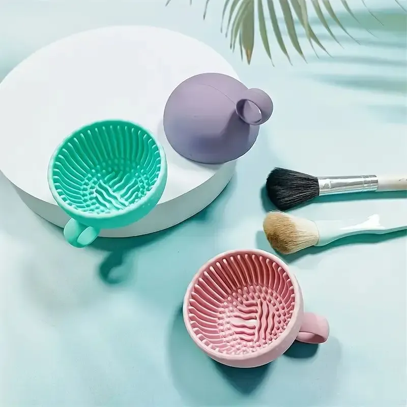 Nettoyeur de pinceaux de maquillage QuickClean en silicone avec bol antidérapant 3
