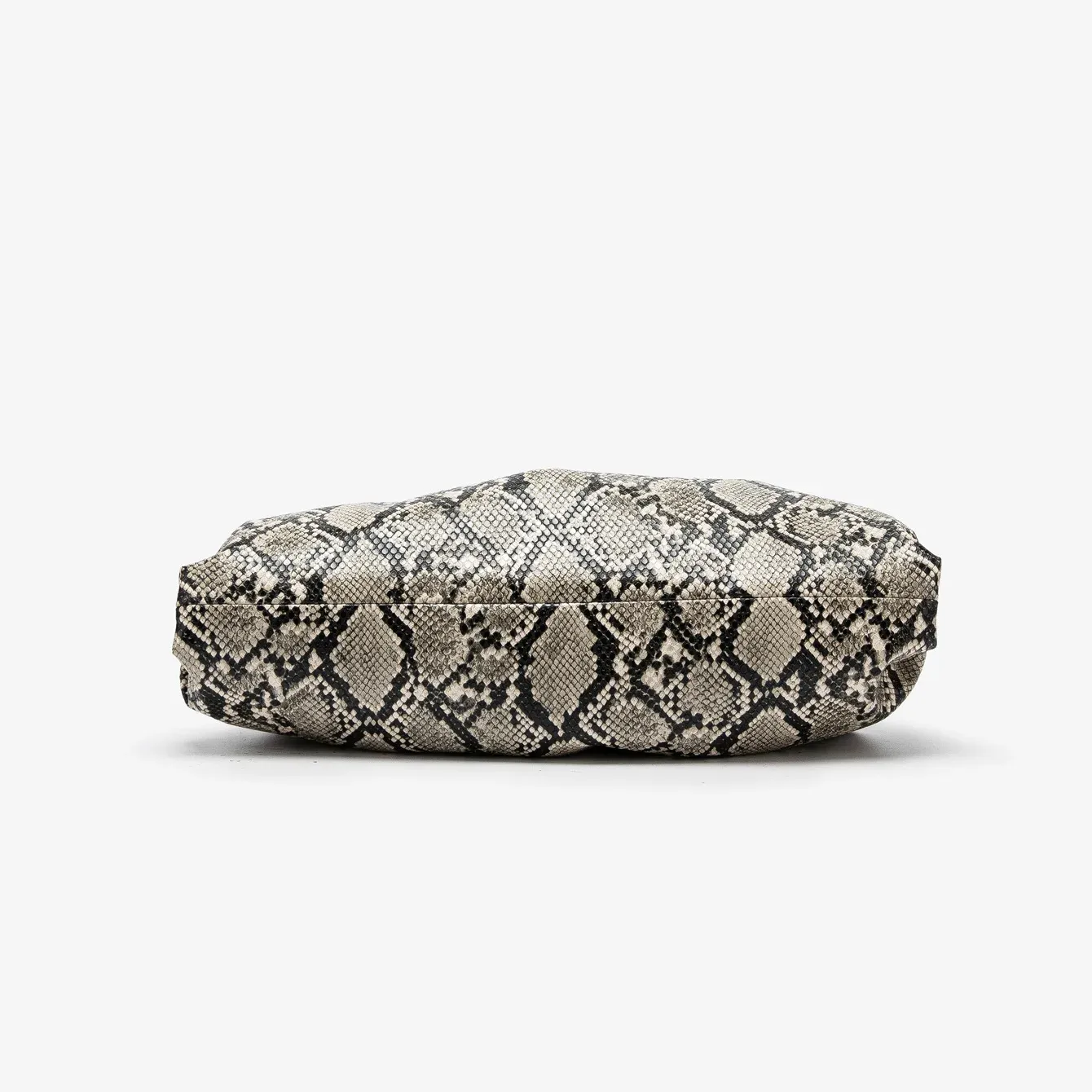 Détail du sac à main serpent plissé