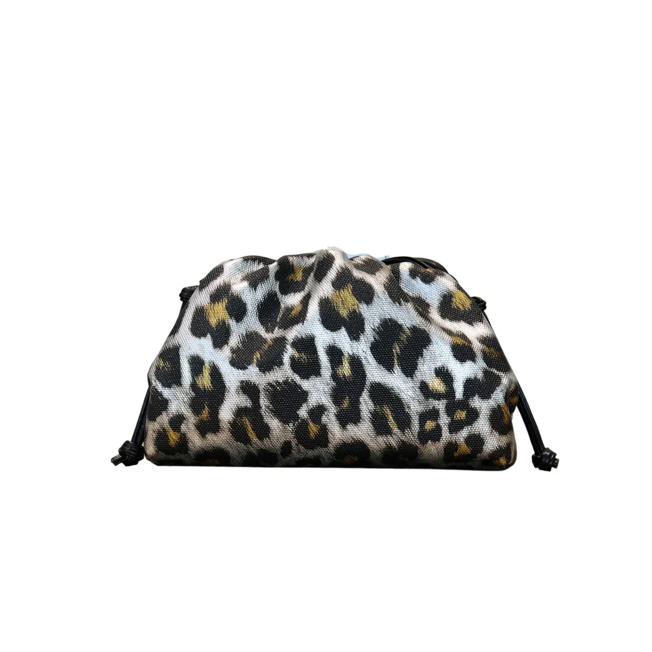 Détail du sac à main serpent plissé